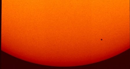 Merkuri Günəşin önündən keçərkən görüntüləndi