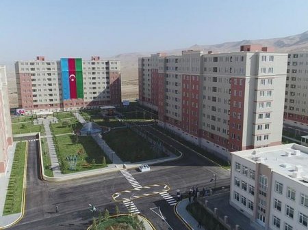 Binanın əyilməsi ilə bağlı məlumat təsdiqini tapmadı: JURNALİST HADİSƏ YERİNDƏ