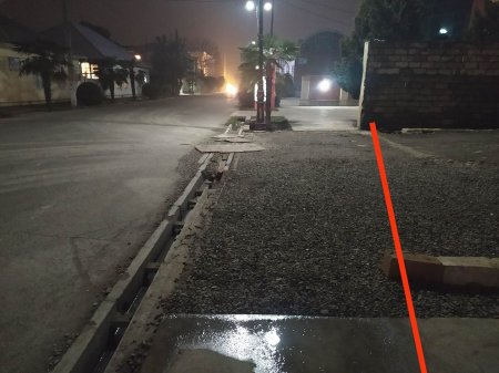 İcra başçısı Lənkəran şəhərinin səkilərini barbarcasına satır - Foto