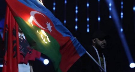 İrəvanda bayrağımızı yandıran şəxs beynəlxalq axtarışa verildi