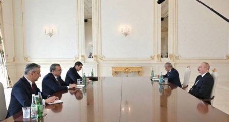 Prezident “Uzavtosanoat” Səhmdar Cəmiyyətinin sədrini qəbul eti (YENİLƏNİB)