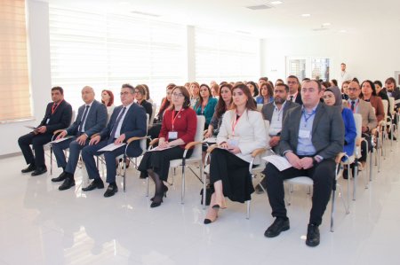Abşeron Rayon Mərkəzi Xəstəxanasında Ümummilli lider Heydər Əliyevin anadan olmasının 100 illik yubleyinə həsr edilmiş elmi-nəzəri konfrans keçirilib - Fotolar 