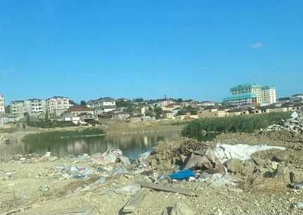 Masazırda gölü doldurub yerində sənədsiz evlər tikənlər kimlərlə anlaşıb? 