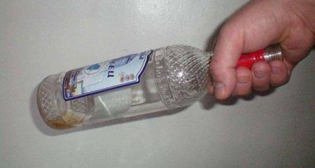 Evini yoxlayan məmurun başına butulka vuran fəhlə ilə bağlı qərar