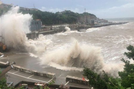 Yaponiyada qasırğa səbəbindən 157 min insana təxliyə tövsiyəsi verilib