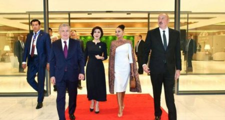 Azərbaycan ilə Özbəkistan prezidentləri və xanımları Füzulidə yeni evlərə köçürülmüş sakinlərlə görüşüblər