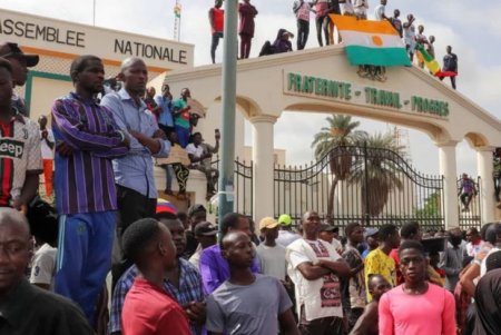 Niger Əlcəzairin təşəbbüsünü qəbul etdi