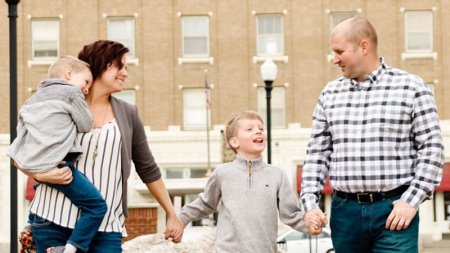 ABŞ senatoru ailəsi ilə birlikdə təyyarə qəzasında həlak oldu