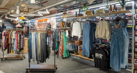 Məşhur ticarət mərkəzi BAĞLANIR