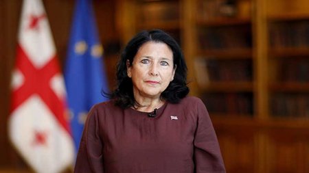 Gürcüstan Prezidenti hökumətin icazəsi olmadan Fransaya səfərə getdi