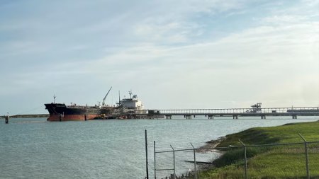 Rusiyaya qarşı sanksiyalar güclənir, Hindistan ABŞ neftinin tədarükünü artırır