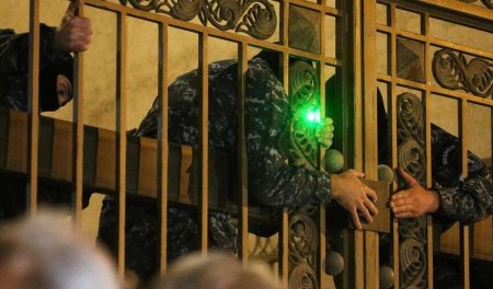 Tiflisdə xüsusi təyinatlılar parlament binasının ərazisini tərk edib