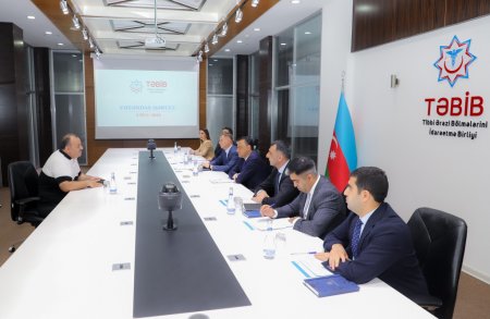 Vüqar Qurbanov: "Biz həkimlərimizin hüquqlarını qoruyuruq. Onların işləməsi üçün kifayət qədər yaxşı şərait yaradılıb. Xəstələrə tibbi xidmət ən yüksək səviyyədə olmalıdır. Bütün hallarda yalnız bir şeyi bağışlamaq olmaz, KORRUPSİYA!"