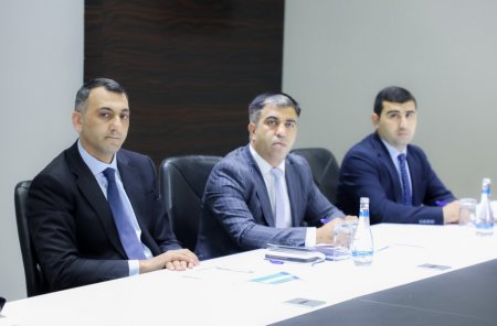 Vüqar Qurbanov: "Biz həkimlərimizin hüquqlarını qoruyuruq. Onların işləməsi üçün kifayət qədər yaxşı şərait yaradılıb. Xəstələrə tibbi xidmət ən yüksək səviyyədə olmalıdır. Bütün hallarda yalnız bir şeyi bağışlamaq olmaz, KORRUPSİYA!"