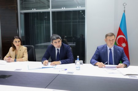 Vüqar Qurbanov: "Biz həkimlərimizin hüquqlarını qoruyuruq. Onların işləməsi üçün kifayət qədər yaxşı şərait yaradılıb. Xəstələrə tibbi xidmət ən yüksək səviyyədə olmalıdır. Bütün hallarda yalnız bir şeyi bağışlamaq olmaz, KORRUPSİYA!"