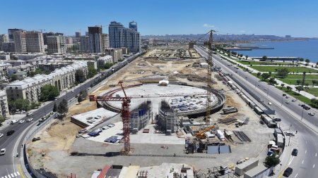 Prezident İlham Əliyev Zəfər parkında - FOTOLAR