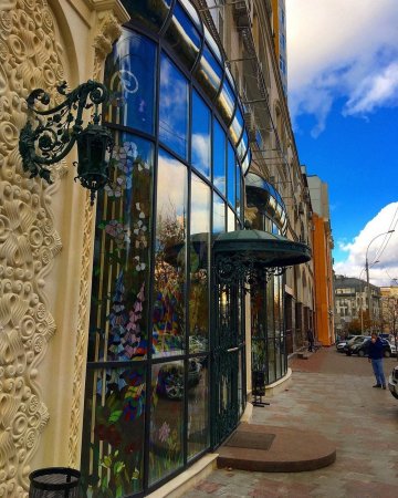 Rövşən Lənkəranskinin Ukraynadakı restoranı dağıdıldı - FOTO+VİDEO