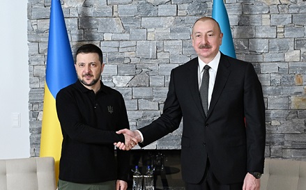 İlham Əliyev Zelenski ilə görüşdü - FOTO