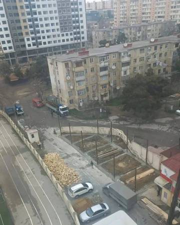 Nizami rayonunda zəbt olunan məktəb ərazisində qızğın iş gedir