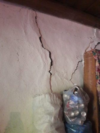 Qəhrəmanlar böyüyən ev qəzalı vəziyyətdə: Yaşlı Ana prezidentə müraciət etdi – FOTOLAR+VİDEO