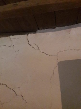 Qəhrəmanlar böyüyən ev qəzalı vəziyyətdə: Yaşlı Ana prezidentə müraciət etdi – FOTOLAR+VİDEO