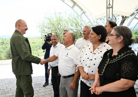 Prezident Xocalıda sakinlərlə görüşdü - FOTOLAR