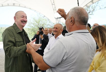 Prezident Xocalıda sakinlərlə görüşdü - FOTOLAR