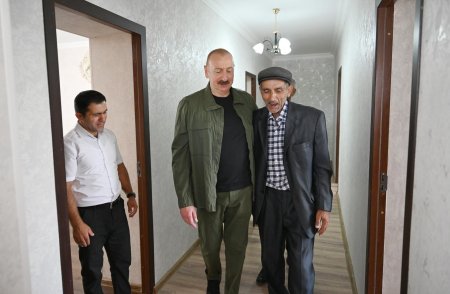 Prezident Xocalıda sakinlərlə görüşdü - FOTOLAR