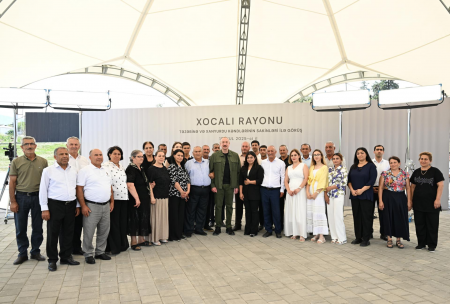 Prezident Xocalıda sakinlərlə görüşdü - FOTOLAR