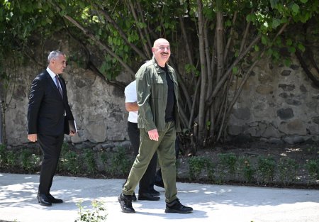 Prezident Xocalıda sakinlərlə görüşdü - FOTOLAR