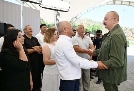 Prezident Xocalıda sakinlərlə görüşdü - FOTOLAR
