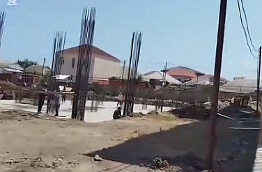 Binəqədi şefi Gülüstanı xarabalığa çevirir - növbəti qanunsuz tikinti.. Şəhərsalma rəhbərliyinində xeyli ,, MƏMNUN'' qaldığı bildirilir.