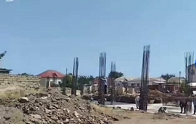 Binəqədi şefi Gülüstanı xarabalığa çevirir - növbəti qanunsuz tikinti.. Şəhərsalma rəhbərliyinində xeyli ,, MƏMNUN'' qaldığı bildirilir.