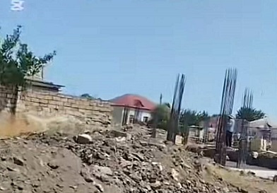 Binəqədi şefi Gülüstanı xarabalığa çevirir - növbəti qanunsuz tikinti.. Şəhərsalma rəhbərliyinində xeyli ,, MƏMNUN'' qaldığı bildirilir.
