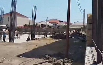 Binəqədi şefi Gülüstanı xarabalığa çevirir - növbəti qanunsuz tikinti.. Şəhərsalma rəhbərliyinində xeyli ,, MƏMNUN'' qaldığı bildirilir.