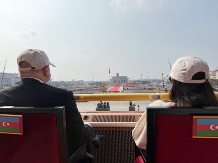 Prezidentlə xanımının paraddan maraqlı - FOTOLAR