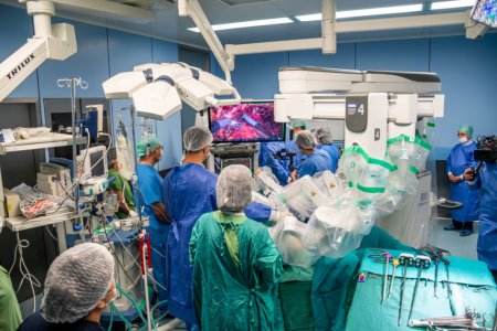 Azərbaycan səhiyyəsində yeni dövr: Milli Onkologiya Mərkəzində robotik cərrahiyyə əməliyyatları keçirilir