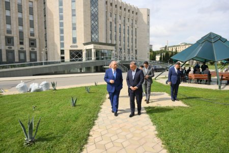 Azərbaycan səhiyyəsində yeni dövr: Milli Onkologiya Mərkəzində robotik cərrahiyyə əməliyyatları keçirilir