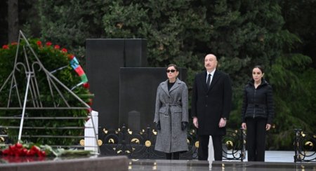 İlham Əliyev və Mehriban Əliyeva ümummilli lider Heydər Əliyevin məzarını ziyarət ediblər