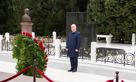 DTX-nin əməkdaşları Fəxri xiyabanda Heydər Əliyevin xatirəsini andı - VİDEO